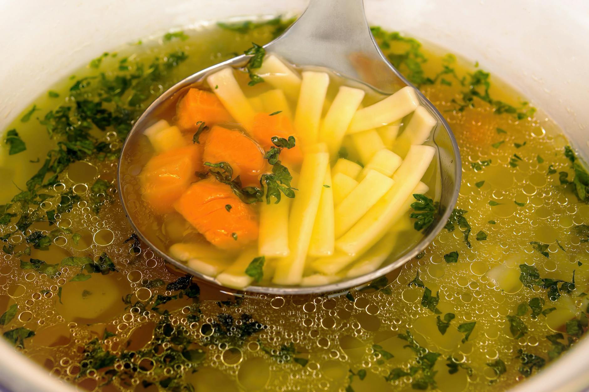 Broth vs Stock Cooking: The Definitive Guide to Choosing the Right Base for Every Dish