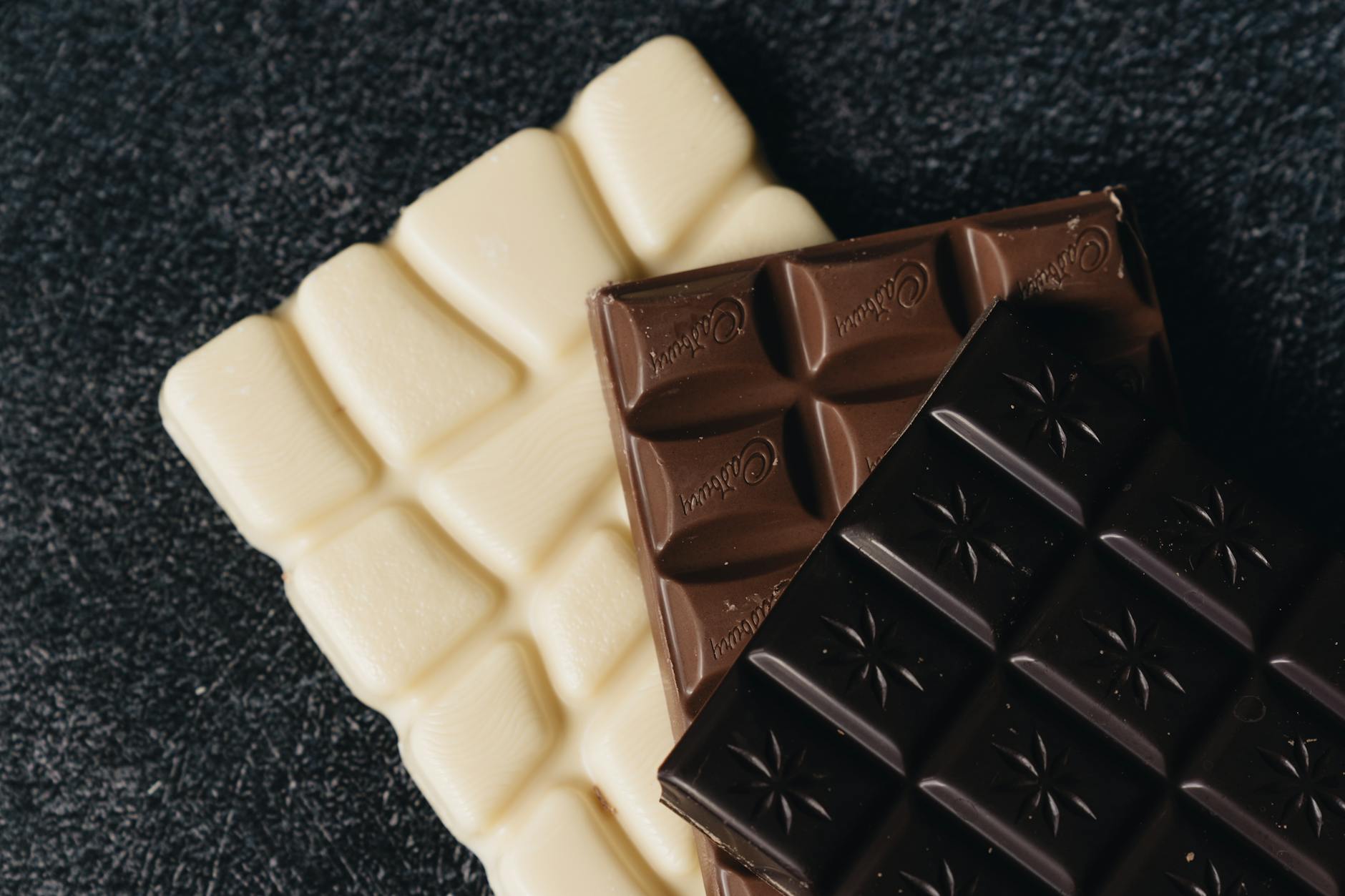 Dark Chocolate vs Milk Chocolate Baking: How to Choose the Right One for Every Recipe